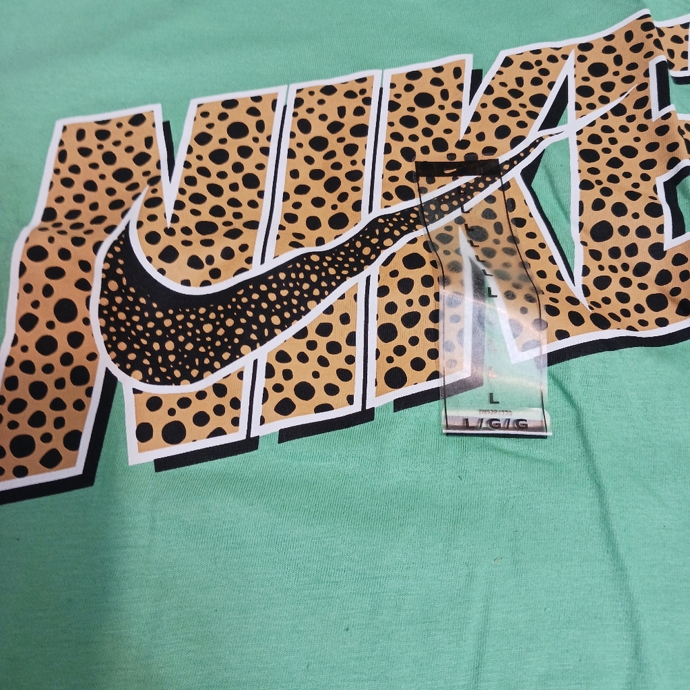 Men Nike T-shirt New With Tags